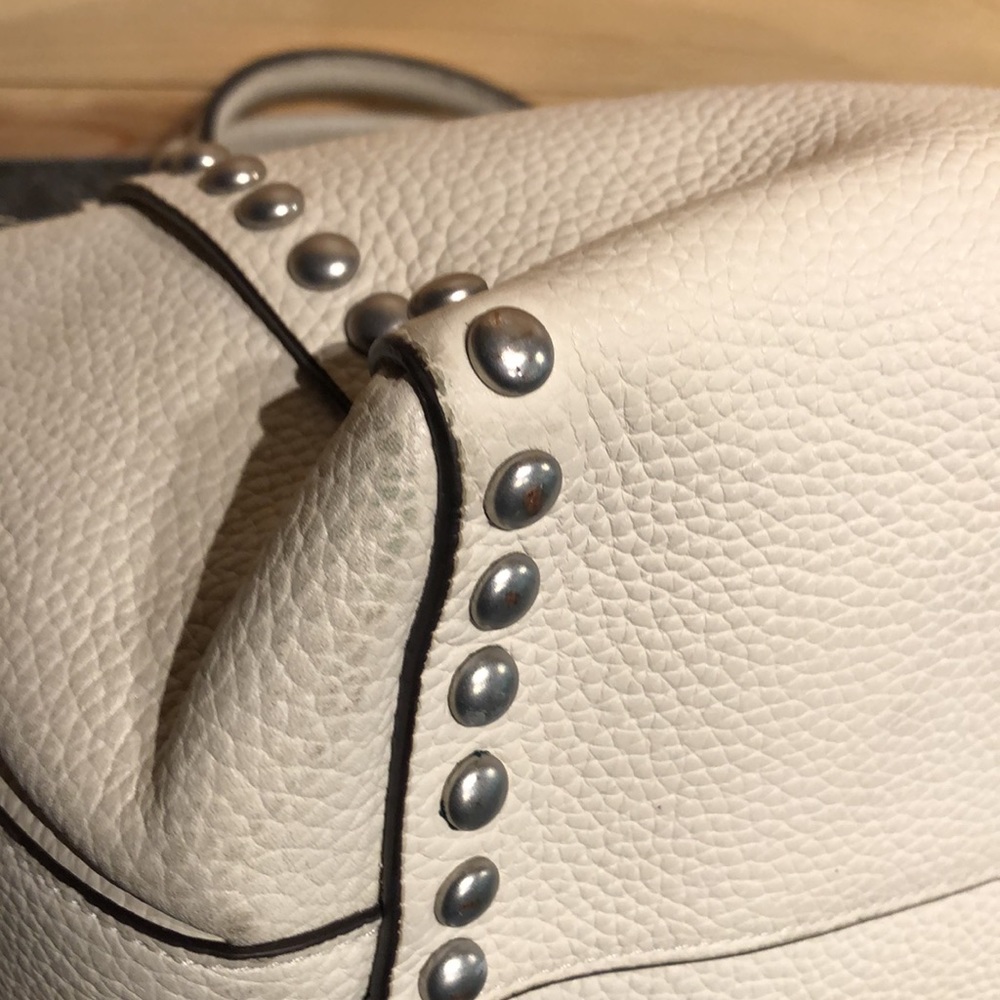 🛑NO TOUCHY! TRADED! 🛑Coach Studded Rivet Swagger!! - Picture 4 of 15